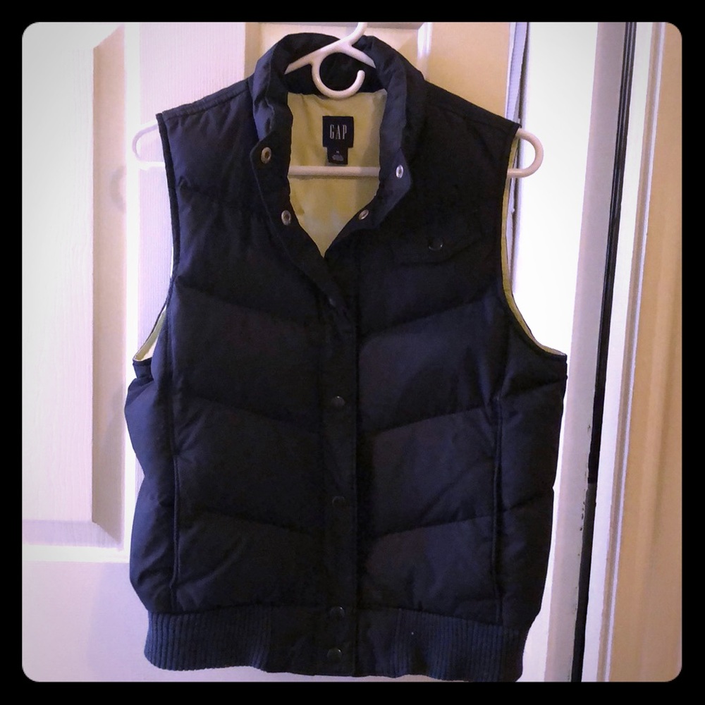 EUC Black Gap Puffer Vest - M
